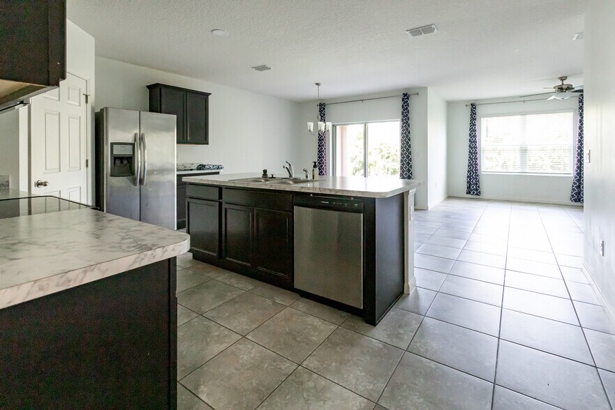 Building Photo - 1219 SW Patricia Ave