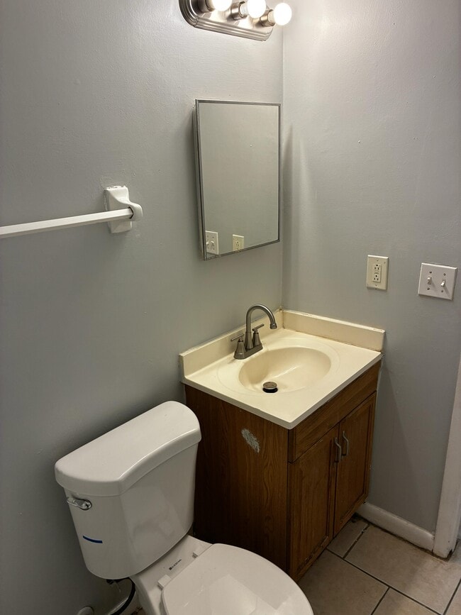 Building Photo - 5219 Plymouth St