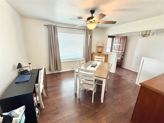 Building Photo - 1305 E Andy St