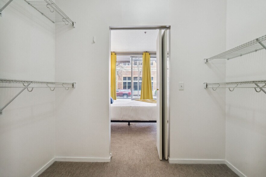 Building Photo - 616 Washington Ave S