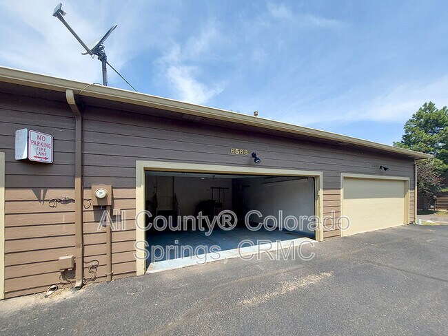 Building Photo - 6568 Foxdale Cir