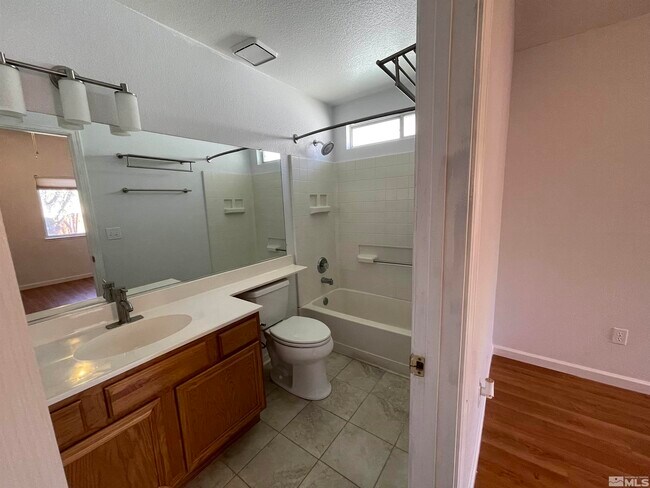 Building Photo - 4948 Bayridge Ln