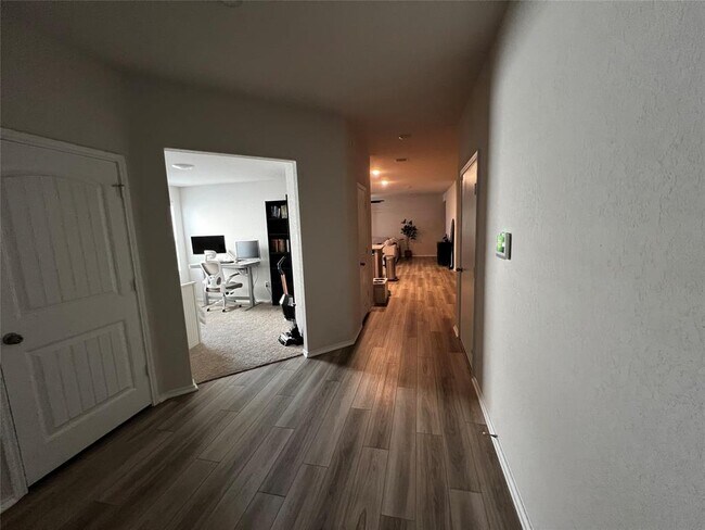 Building Photo - 1009 Marvin Wy