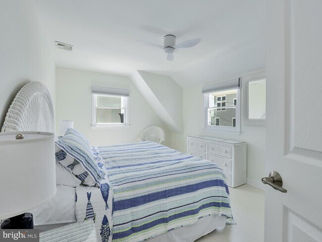 Building Photo - 121 E Sand Dune Ln