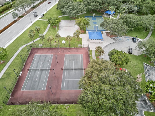 Building Photo - 913 Meadows Cir