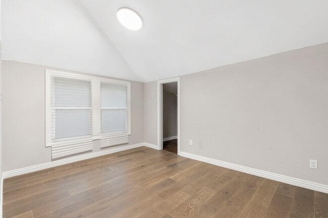 Building Photo - Modern 2 Bed | 1 Bath Home