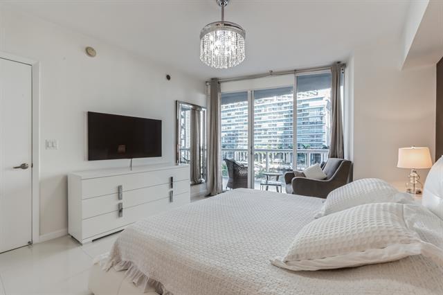 Building Photo - 475 Brickell Ave