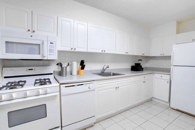 Building Photo - 320 23rd St S