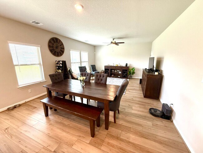 Building Photo - COMING SOON! GORGEOUS Two-Story 4 Bedroom ...