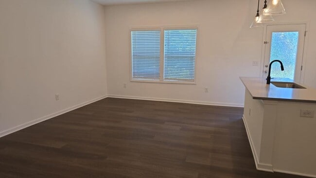 Building Photo - 3315 Oak Pass Dr