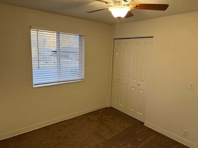 Building Photo - Magnussen Apartments