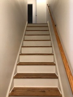 Building Photo - Large 2 Bedroom 1.5 Townhome