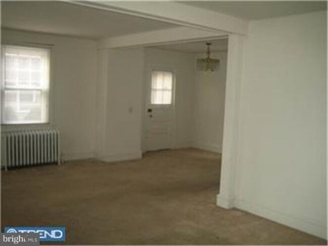 Building Photo - 922 Delmont Dr