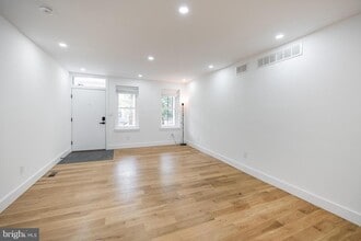 Building Photo - 2009 E Cumberland St