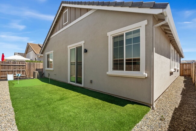 Building Photo - 1305 Swallowtail Dr