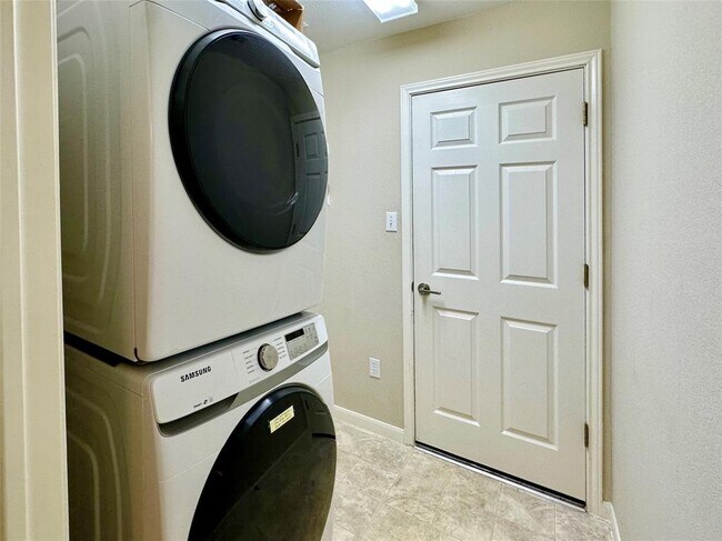 Building Photo - 1501 Santolina Ct
