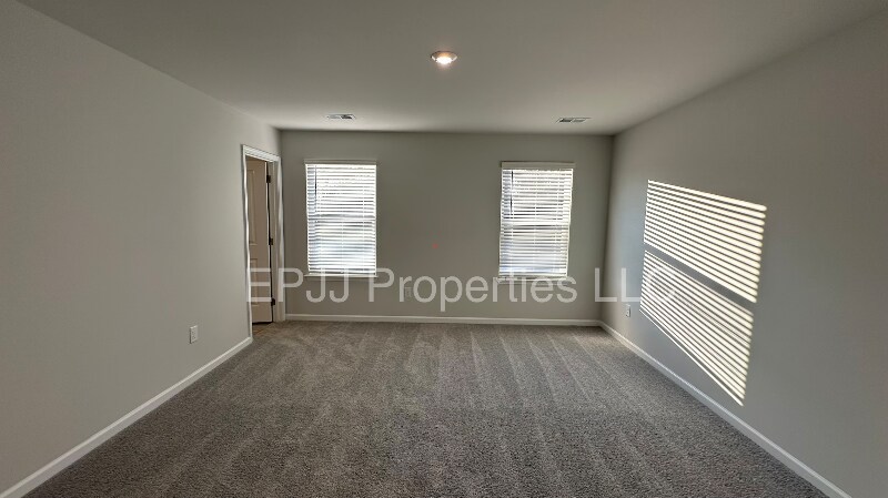 Building Photo - 141 Randwick Ln