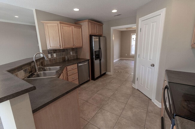 Building Photo - 2303 Roslyn Ct