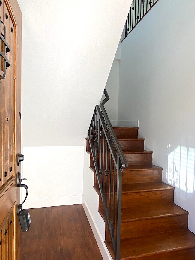 Building Photo - 4861 Mascot St