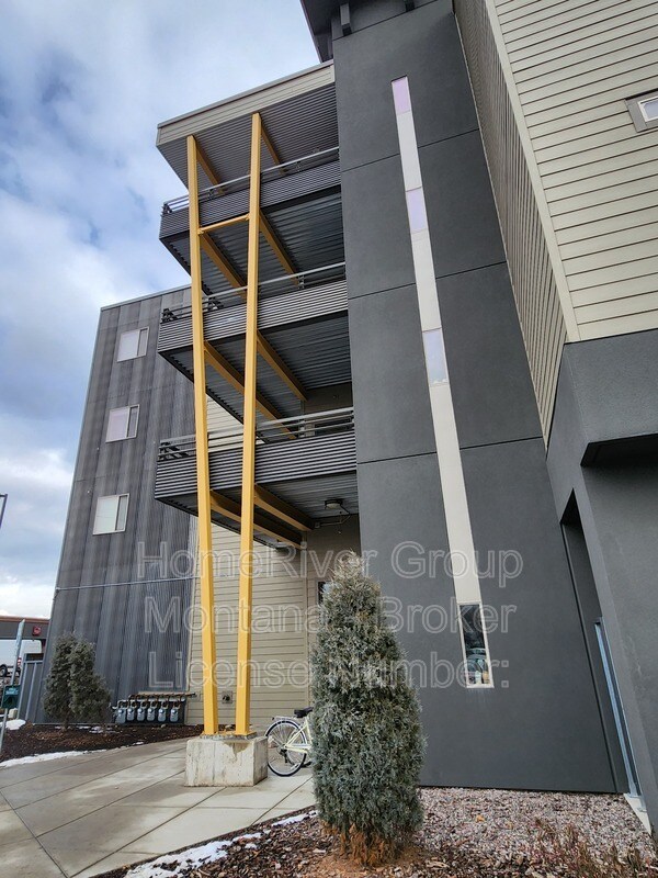 Building Photo - 1500 S 14th St W