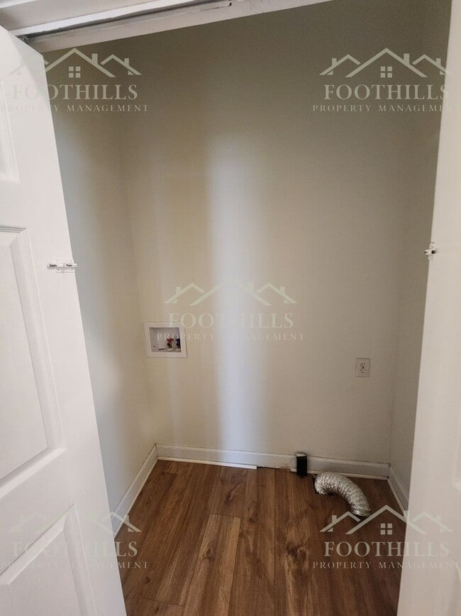 Building Photo - 1012 Johns Ave