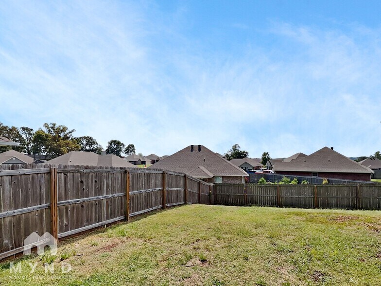 Building Photo - 2117 Ridge St