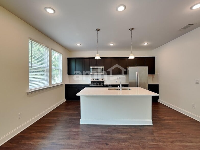 Building Photo - 3791 Blackshear Pl