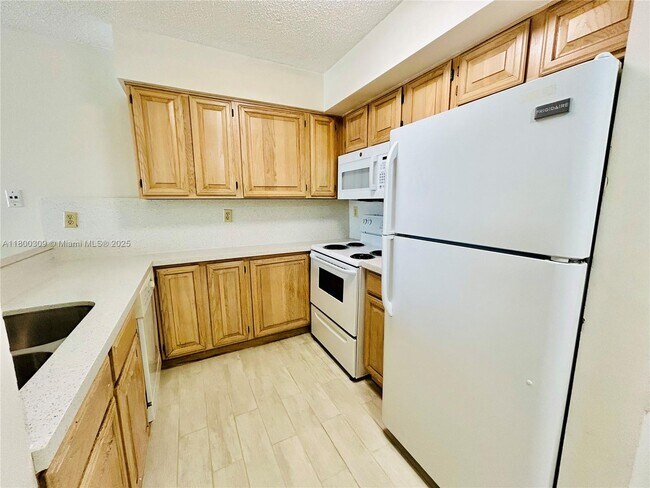 Building Photo - 1280 S Alhambra Cir