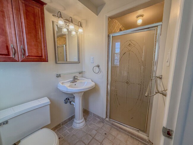 Building Photo - 2710 Pendleton Dr