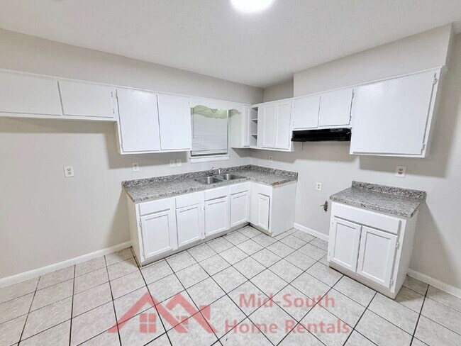 Building Photo - 5151 Corkwood Dr
