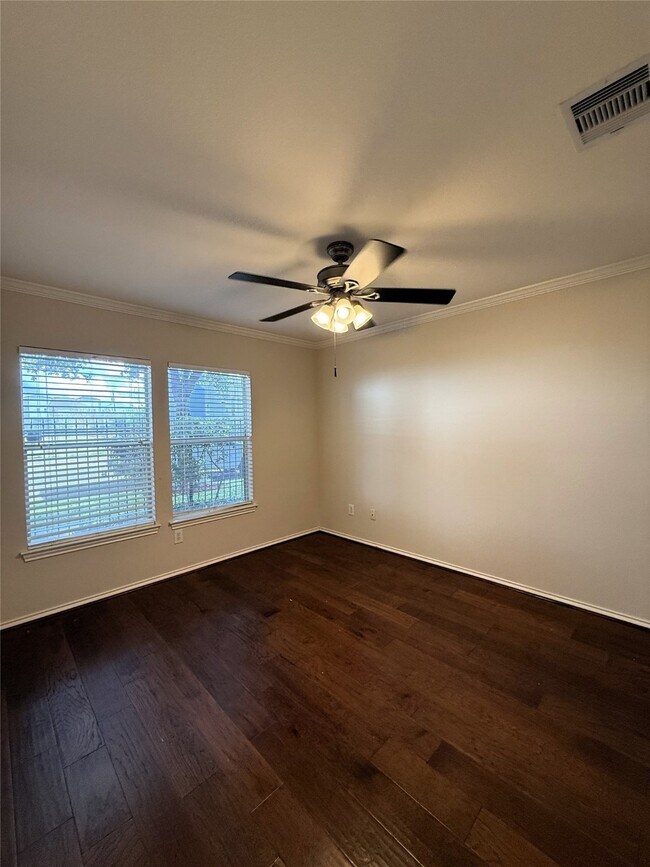 Building Photo - 1410 Ennis St