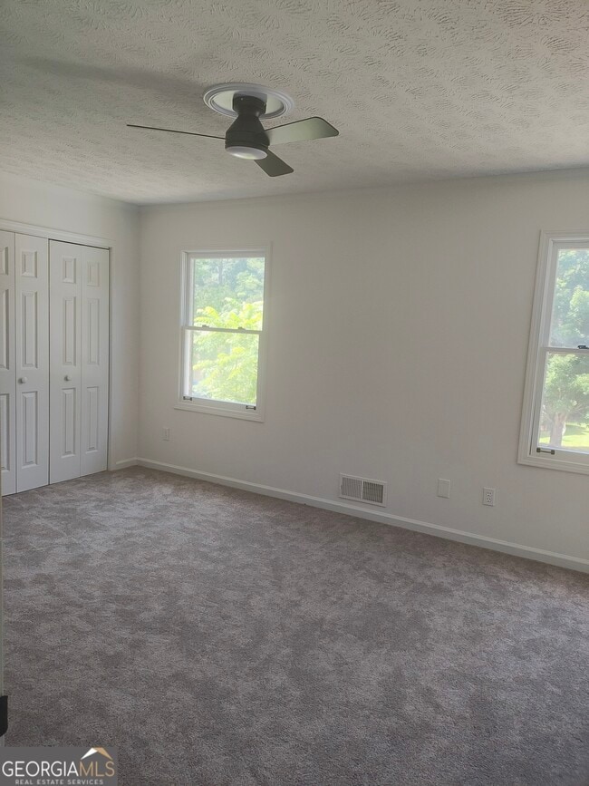 Building Photo - 415 Williamsburg Way