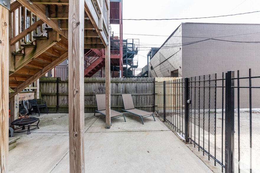 Building Photo - 2702 W Thomas St