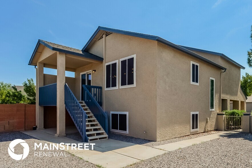 Building Photo - 921 S Val Vista Dr