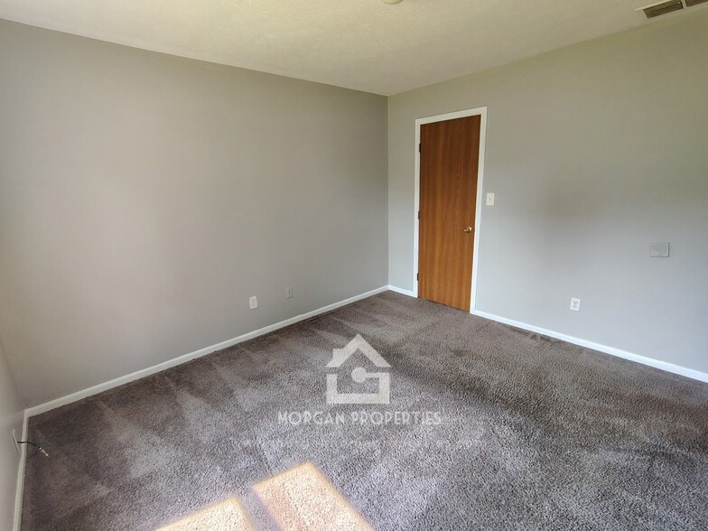 Building Photo - 1726 Greenwood Dr