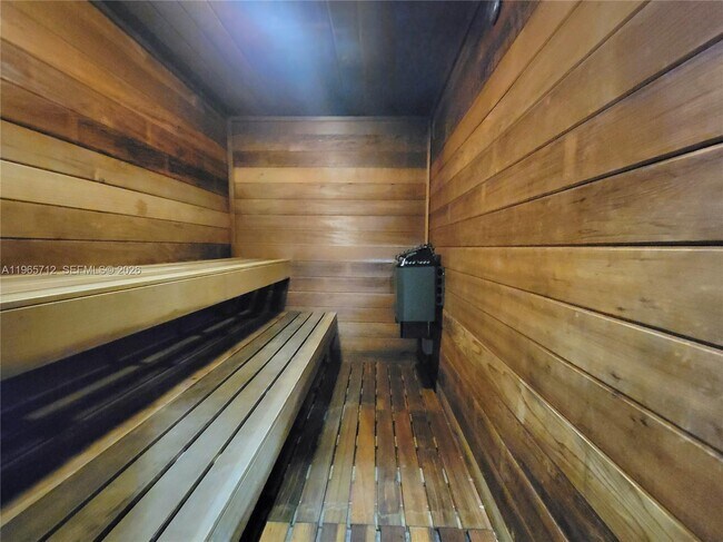 Building Photo - 2030 S Ocean Dr