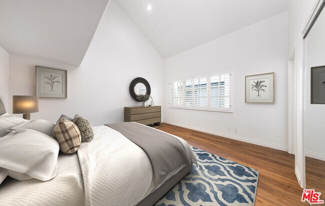 Building Photo - 2333 Oak St