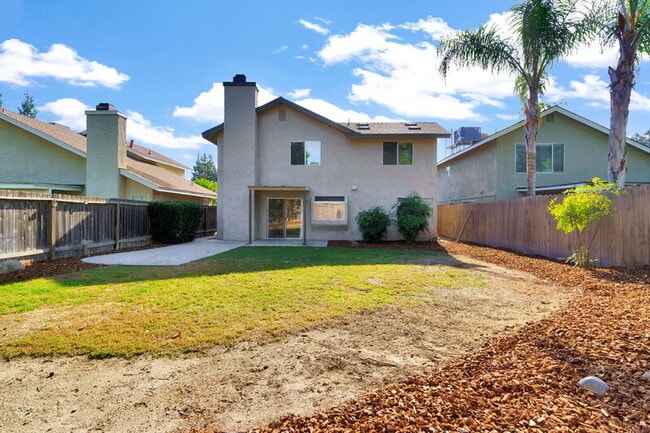 Building Photo - 6733 N Warren Ave