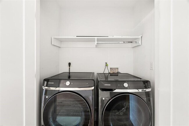 Building Photo - 1155 Custer Ave SE