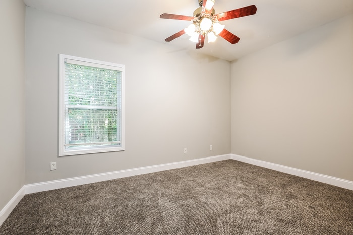 Building Photo - 905 Vandiver Ct