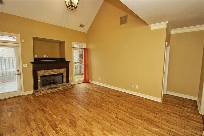Building Photo - 1360 Eastgate Ct