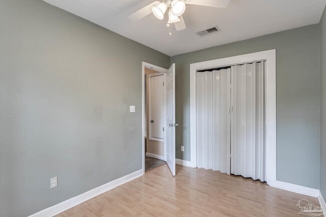 Building Photo - 6910 Heather Oaks Dr