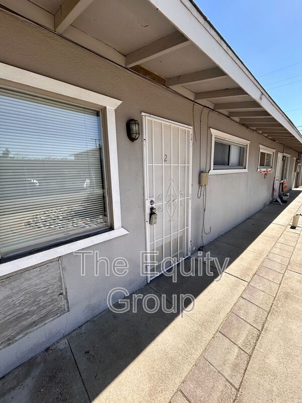 Building Photo - 321 E Elm St