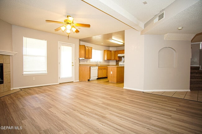 Building Photo - 817 Dakota River Ave