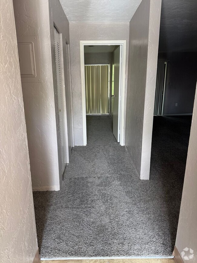 Building Photo - Location, location, location! 876 SF Unit-...