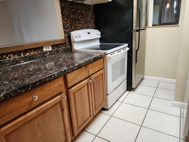 Building Photo - 545 Trace Cir