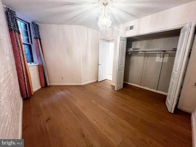 Building Photo - 3014 Dent Pl NW