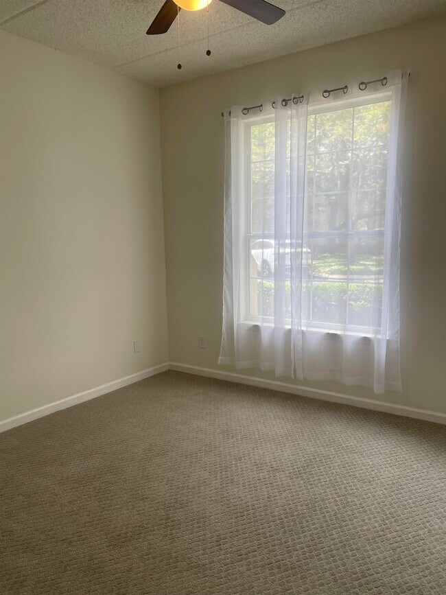 Building Photo - 1300 Royal Troon Ln