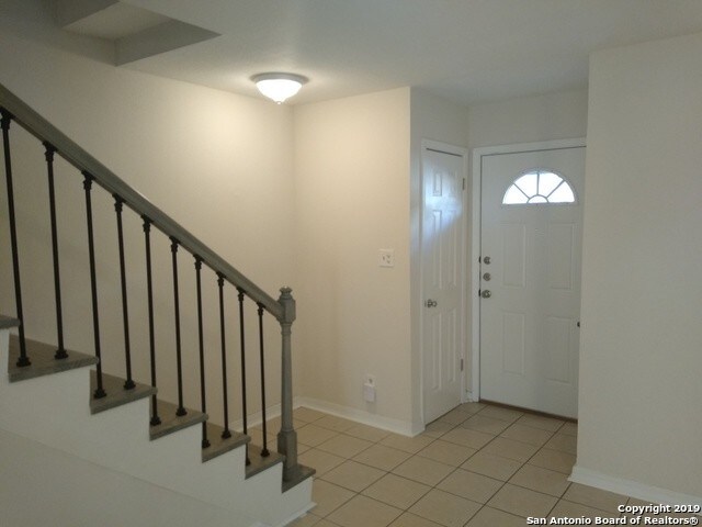 Building Photo - 7322 Oak Manor Dr