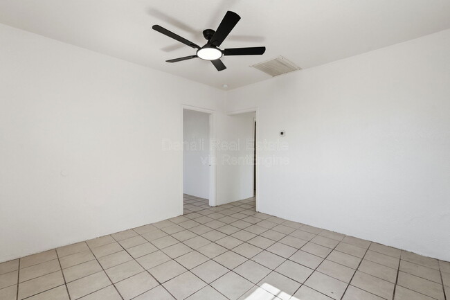 Building Photo - 1432 N Columbus Blvd